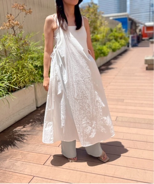 【マークアンドロナ】美品 セミプリーツワンピース ゴルフワンピース ホワイト S フロント ピンタック キャミソール ワンピース