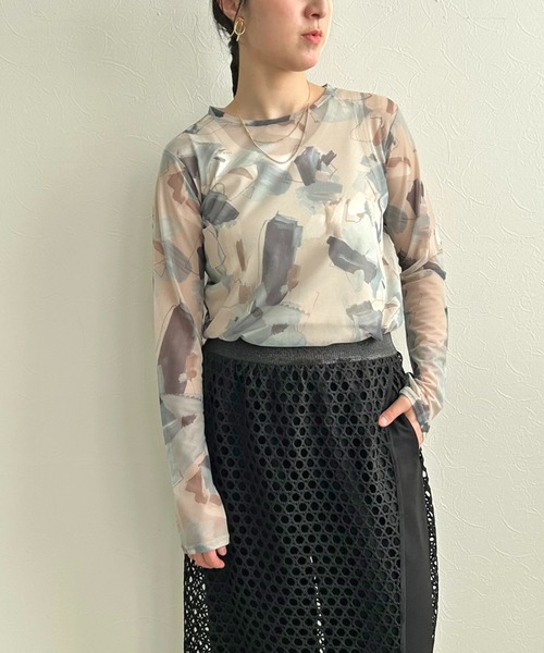 LHELBIE(レルビエ)の「ラフペイントシアートップス(Tシャツ/カットソー・レディース・イエロー/グレイッシュベージュ/ブラック・M)」の3枚目の写真