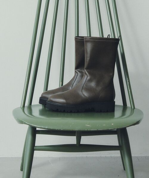 YECCA VECCA（イェッカヴェッカ）の「トラックソールブーツ（ブーツ・レディース・ブラウン/ブラック・22.5cm/23.5cm/24.5cm）」の15枚目の写真