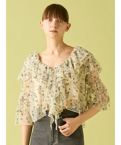 FURFUR(ファーファー)の「フラワーレースラッフルブラウス(シャツ/ブラウス・レディース・ホワイト/マルチ/ブラック・F)」の3枚目の写真