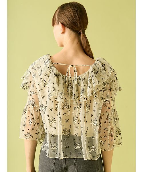 FURFUR(ファーファー)の「フラワーレースラッフルブラウス(シャツ/ブラウス・レディース・ホワイト/マルチ/ブラック・F)」の6枚目の写真