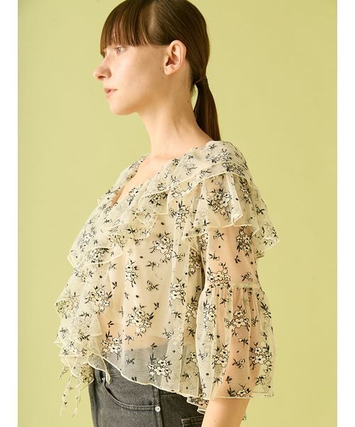 FURFUR(ファーファー)の「フラワーレースラッフルブラウス(シャツ/ブラウス・レディース・ホワイト/マルチ/ブラック・F)」の7枚目の写真