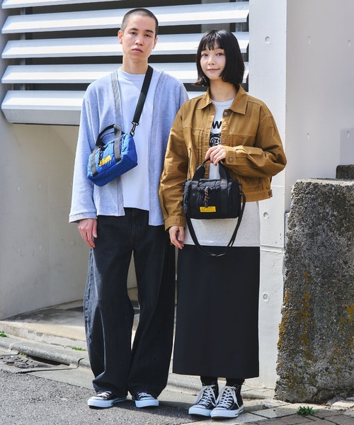 KiU（キウ）の「スクエアパデッドミニボストンバッグ（ショルダーバッグ・レディース・ブラック/カーキ/アイボリー/ブルー・FREE）」の14枚目の写真