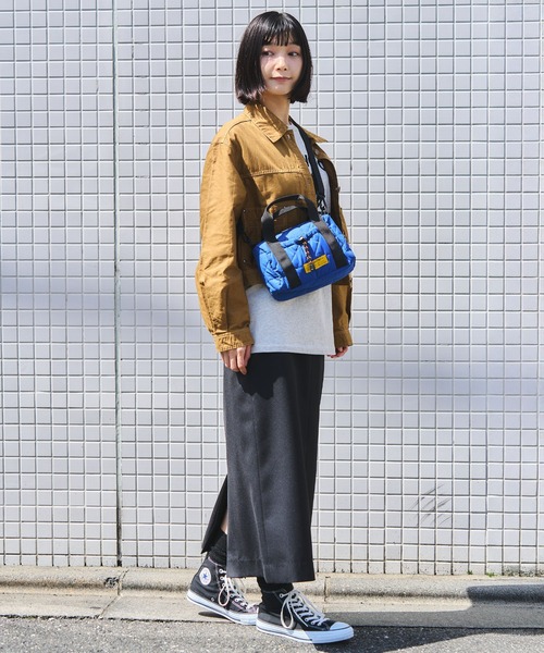 KiU（キウ）の「スクエアパデッドミニボストンバッグ（ショルダーバッグ・レディース・ブラック/カーキ/アイボリー/ブルー・FREE）」の21枚目の写真