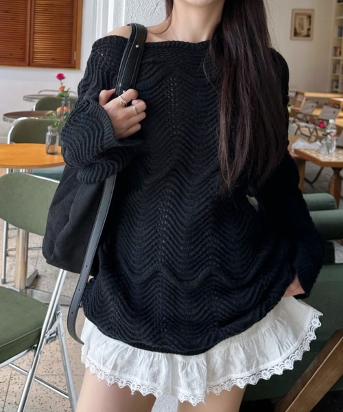 Ada.(エイダ)の「透かし編み ボートネック オーバーサイズ チュニックニット(ニット/セーター・レディース・ブラック/アイボリー/ブラウン・FREE)」の3枚目の写真