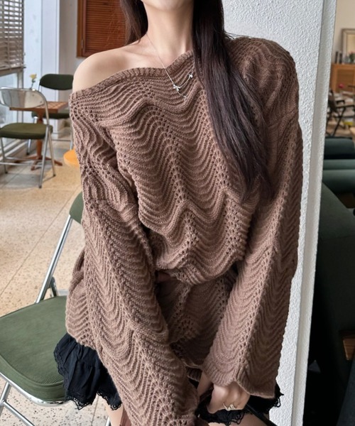Ada.(エイダ)の「透かし編み ボートネック オーバーサイズ チュニックニット(ニット/セーター・レディース・ブラック/アイボリー/ブラウン・FREE)」の4枚目の写真