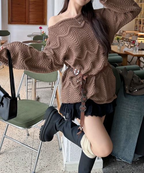 Ada.(エイダ)の「透かし編み ボートネック オーバーサイズ チュニックニット(ニット/セーター・レディース・ブラック/アイボリー/ブラウン・FREE)」の13枚目の写真