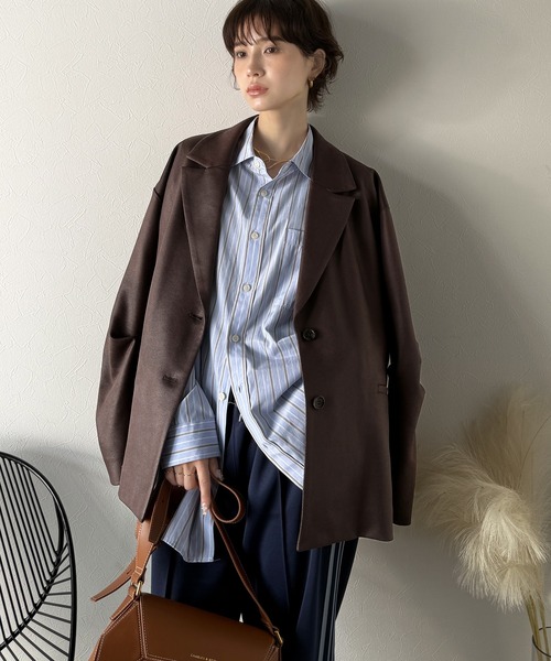 Classical Evon(クラシカルエヴォン)の「【Classical Evon】羽織るだけで上品ハンサム。レザー風加工スエード袖タックテーラードジャケット(オーバーサイズ)(テーラードジャケット・レディース・ブラウン/ブラック・X-LARGE/SMALL/MEDIUM/LARGE)」の2枚目の写真