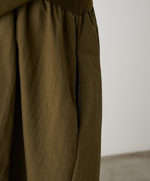 BEARDSLEY（ビアズリー）の「ニットコンビギャザーワンピース（ワンピース・レディース・グレー/カーキ・1/0）」の5枚目の写真