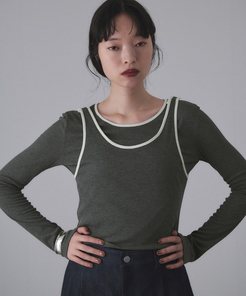 ADAM ET ROPE'(アダムエロペ)の「【サステナブル】タンクレイヤードトップス(Tシャツ/カットソー・レディース・チャコールグレー/オフホワイト・FREE)」の11枚目の写真