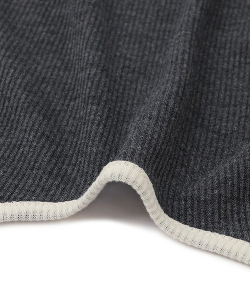ADAM ET ROPE'(アダムエロペ)の「【サステナブル】タンクレイヤードトップス(Tシャツ/カットソー・レディース・チャコールグレー/オフホワイト・FREE)」の21枚目の写真