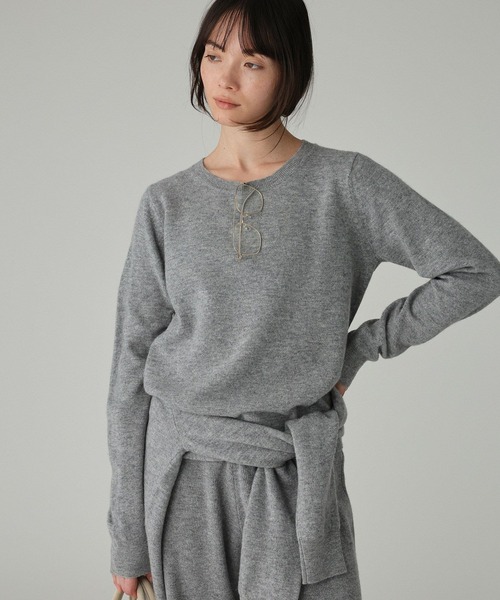 BABYLONE（バビロン）の「 ウォッシャブルウールプルオーバー（ニット/セーター・レディース・ライトグレー/ボルドー/チャコール・フリー）」の2枚目の写真