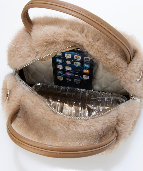 cache cache(カシュ カシュ)の「カシュカシュ cachecache / ミンク風エコファー2wayボックストート(トートバッグ・レディース・アイボリー/ブラック/ベージュ/グレー/ライトグレー・FREE)」の6枚目の写真