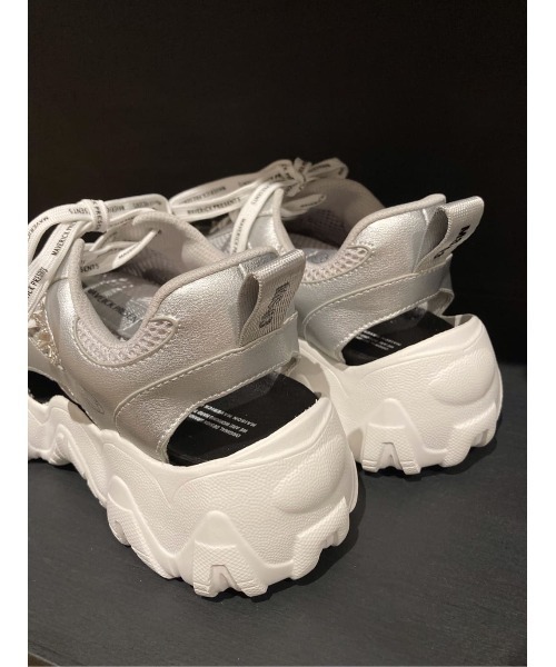 MAISON MAVERICK PRESENTS(メゾンマベリックプレゼンツ)の「MAISON MAVERICK PRESENTS(メゾン・マベリック・プレゼンツ)ビーズダッドスニーカー(スニーカー・レディース・ブラック/シルバー・23.0cm/23.5cm/24.0cm)」の5枚目の写真