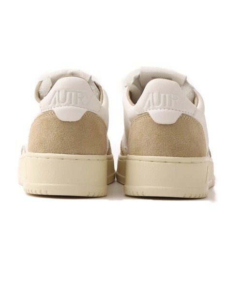 AUTRY（オートリー）の「AUTRY MEDALIST LOW WOMAN / オートリー メダリスト LOW（スニーカー・レディース・ライトベージュ・25.0cm/24.0cm/24.5cm/23.5cm/22.5cm）」の2枚目の写真