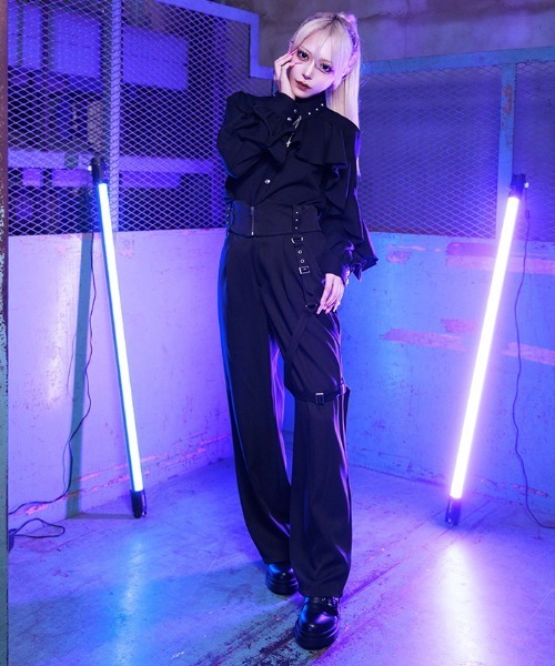 NIBBLE POISON（ニブルポイズン）の「ハーネス付ロングパンツ（その他パンツ・レディース・チャコール/ブラック・MEDIUM）」の3枚目の写真