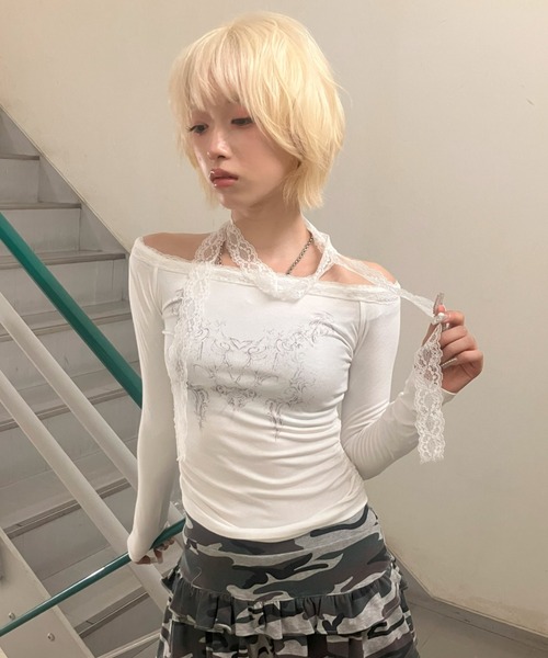 .KOM(ドットコム)の「A'GEM/9 × .kom 『.KOM/ドットケーオーエム』レースリボン オフショルダートップス(その他トップス・レディース・ホワイト/ブラック・FREE)」の3枚目の写真