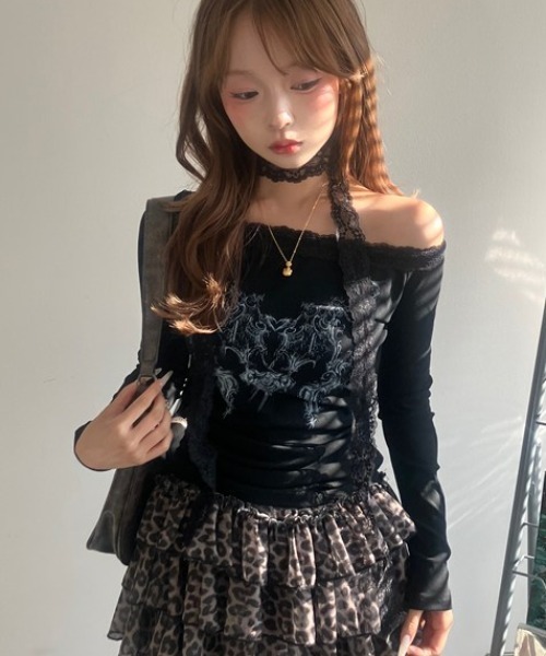 .KOM(ドットコム)の「A'GEM/9 × .kom 『.KOM/ドットケーオーエム』レースリボン オフショルダートップス(その他トップス・レディース・ホワイト/ブラック・FREE)」の11枚目の写真