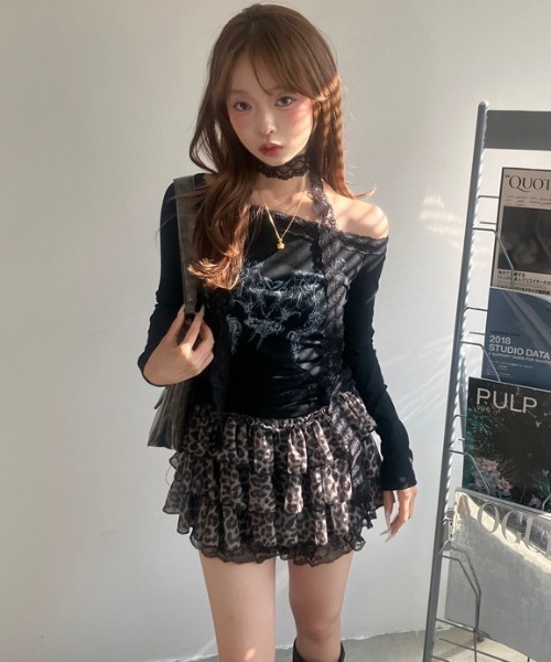 .KOM(ドットコム)の「A'GEM/9 × .kom 『.KOM/ドットケーオーエム』レースリボン オフショルダートップス(その他トップス・レディース・ホワイト/ブラック・FREE)」の10枚目の写真