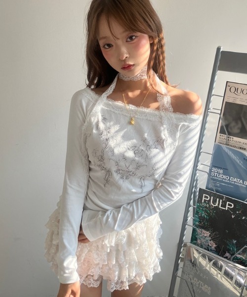 .KOM(ドットコム)の「A'GEM/9 × .kom 『.KOM/ドットケーオーエム』レースリボン オフショルダートップス(その他トップス・レディース・ホワイト/ブラック・FREE)」の9枚目の写真