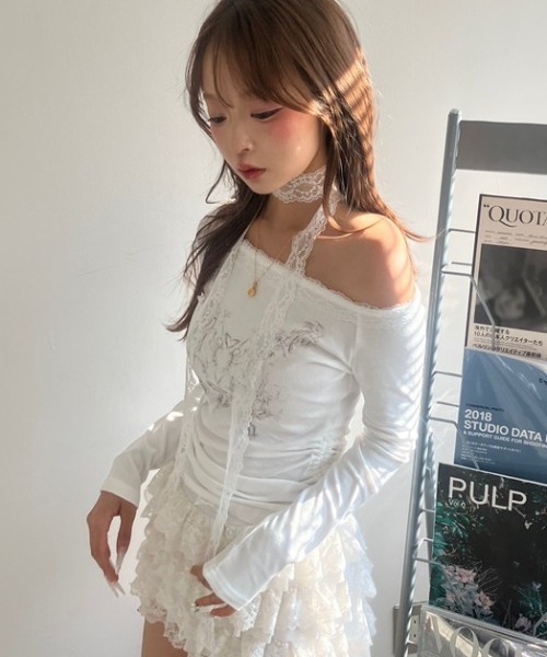 .KOM(ドットコム)の「A'GEM/9 × .kom 『.KOM/ドットケーオーエム』レースリボン オフショルダートップス(その他トップス・レディース・ホワイト/ブラック・FREE)」の8枚目の写真