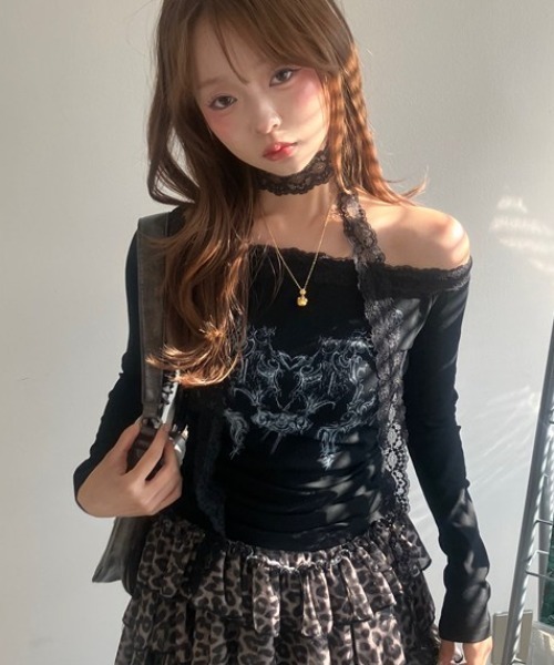 .KOM(ドットコム)の「A'GEM/9 × .kom 『.KOM/ドットケーオーエム』レースリボン オフショルダートップス(その他トップス・レディース・ホワイト/ブラック・FREE)」の22枚目の写真