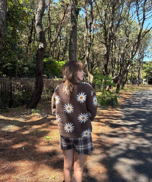 ROXY(ロキシー)の「ALL DAY /ロキシーフラワー柄ジップアップボアジャケット(ブルゾン・レディース・ナチュラル/ブルー/ブラウン・SMALL/MEDIUM/LARGE)」の4枚目の写真