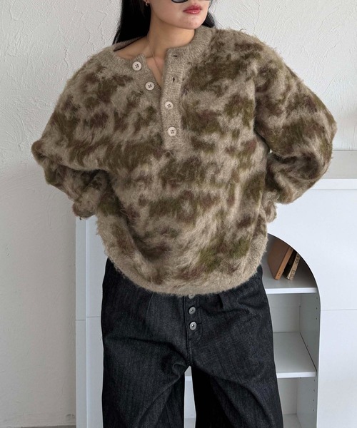 sedacle(セダクル)の「カモフラヘンリーネックニット(ニット/セーター・メンズ・ネイビー/ベージュ/グレー・LARGE/MEDIUM/SMALL)」の3枚目の写真