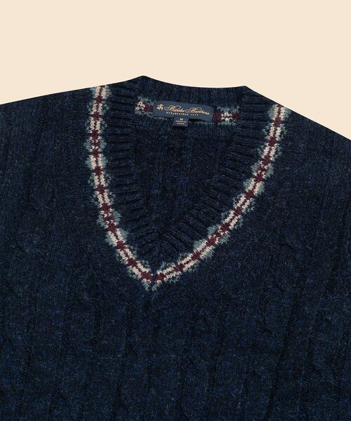 BROOKS BROTHERS（ブルックスブラザーズ）の「ウール　ケーブル　フェアアイルトリム　Vネックテニスセーター（ニット/セーター・メンズ・ネイビー・LARGE/MEDIUM/SMALL/X-LARGE）」の2枚目の写真