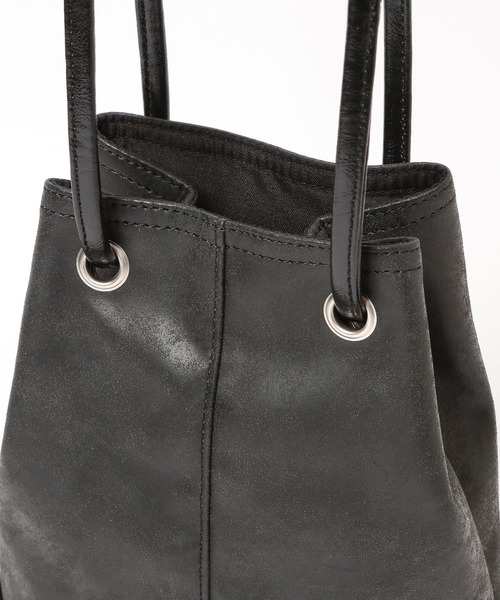 LAKOLE（ラコレ）の「アイレットベルト巾着バッグ / 607728（ハンドバッグ・レディース・グレイッシュベージュ/ブラック・FREE）」の7枚目の写真