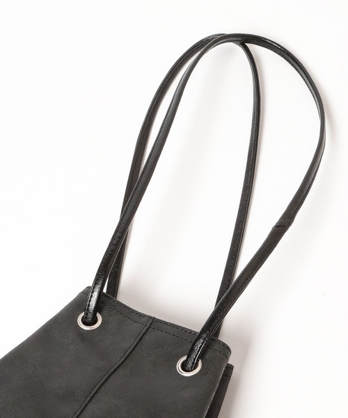 LAKOLE（ラコレ）の「アイレットベルト巾着バッグ / 607728（ハンドバッグ・レディース・グレイッシュベージュ/ブラック・FREE）」の8枚目の写真
