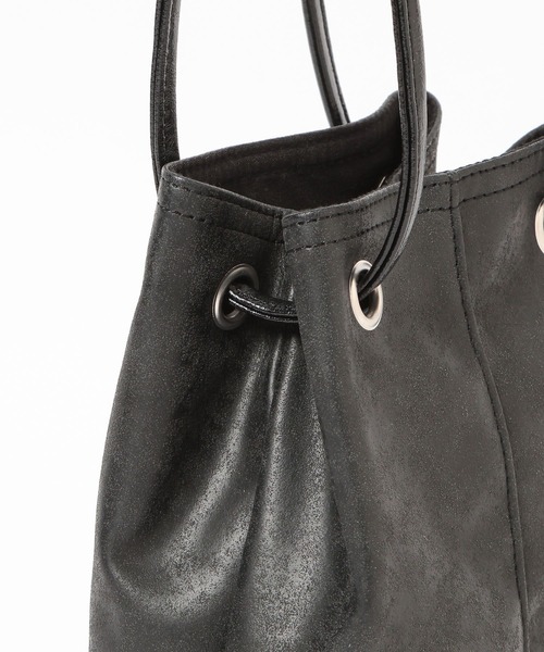 LAKOLE（ラコレ）の「アイレットベルト巾着バッグ / 607728（ハンドバッグ・レディース・グレイッシュベージュ/ブラック・FREE）」の10枚目の写真