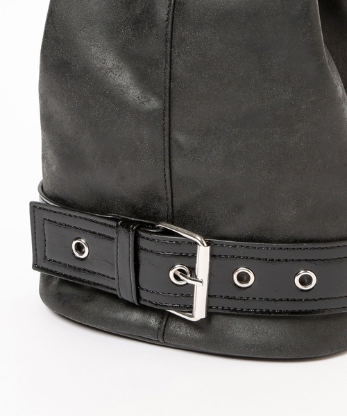 LAKOLE（ラコレ）の「アイレットベルト巾着バッグ / 607728（ハンドバッグ・レディース・グレイッシュベージュ/ブラック・FREE）」の11枚目の写真