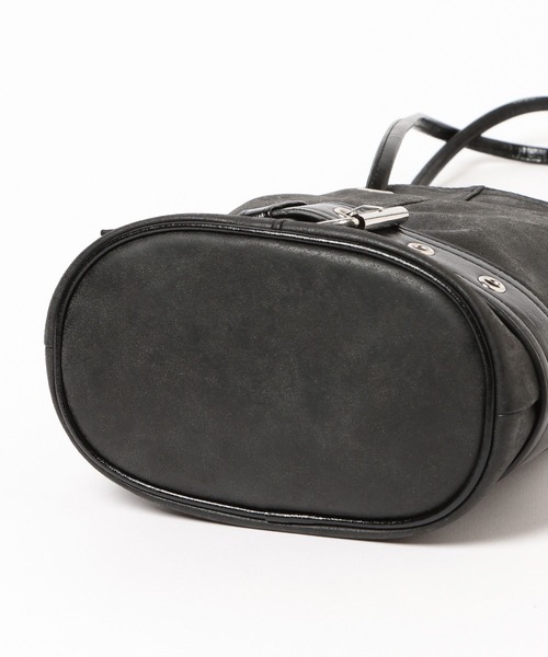 LAKOLE（ラコレ）の「アイレットベルト巾着バッグ / 607728（ハンドバッグ・レディース・グレイッシュベージュ/ブラック・FREE）」の15枚目の写真