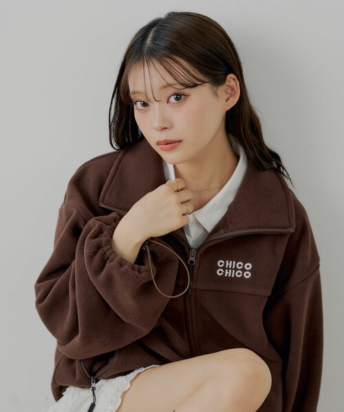 Chico(チコ)の「【セットアップ対応】胸ロゴフリーストップス(シャツ/ブラウス・レディース・グレー/ブラウン/アイボリー/チャコールグレー/ピンク・FREE)」の8枚目の写真