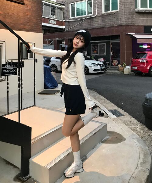 NICK&NICOLE(ニックアンドニコール)の「NICOLE PINTUCK LS CROP TOP_BEIGE(Tシャツ/カットソー・レディース・その他・FREE)」の5枚目の写真