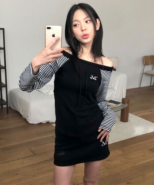 MUCENT(ムセント)の「オリエ オフショルダー ストライプ 配色 ナグラン 長袖Tシャツ (2カラー)(Tシャツ/カットソー・レディース・ブラック/グリーン・FREE)」の4枚目の写真