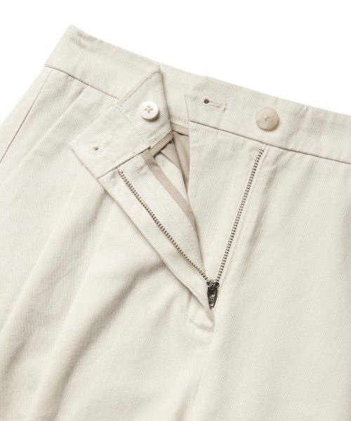 MUSINSA STANDARD WOMAN（ムシンサスタンダードウーマン）の「ウィメンズツーピンタックワイドチノパンツ[クリーム]（その他パンツ・レディース・その他・30/24/25/26/27/28/29）」の3枚目の写真