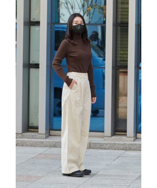 MUSINSA STANDARD WOMAN（ムシンサスタンダードウーマン）の「ウィメンズツーピンタックワイドチノパンツ[クリーム]（その他パンツ・レディース・その他・30/24/25/26/27/28/29）」の9枚目の写真