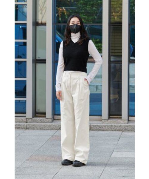MUSINSA STANDARD WOMAN（ムシンサスタンダードウーマン）の「ウィメンズツーピンタックワイドチノパンツ[クリーム]（その他パンツ・レディース・その他・30/24/25/26/27/28/29）」の10枚目の写真