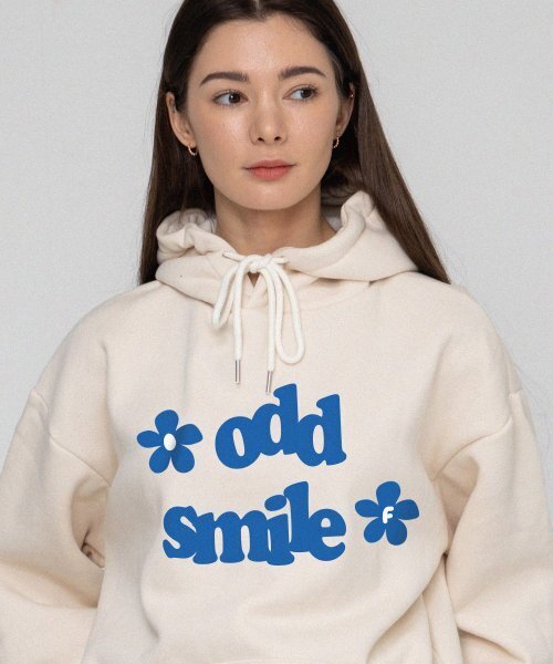 GRAVER（グレーバー）の「[ユニセックス]oddsmileロゴフラワーフードパーカー_クリーム（パーカー・レディース・アイボリー・SMALL/MEDIUM/LARGE/X-LARGE）」の2枚目の写真