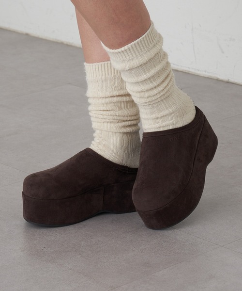 RAY CASSIN(レイカズン)の「厚底ムートンスリッポン(スリッポン・レディース・ブラック/ブラウン/ベージュ・M/S/L)」の3枚目の写真