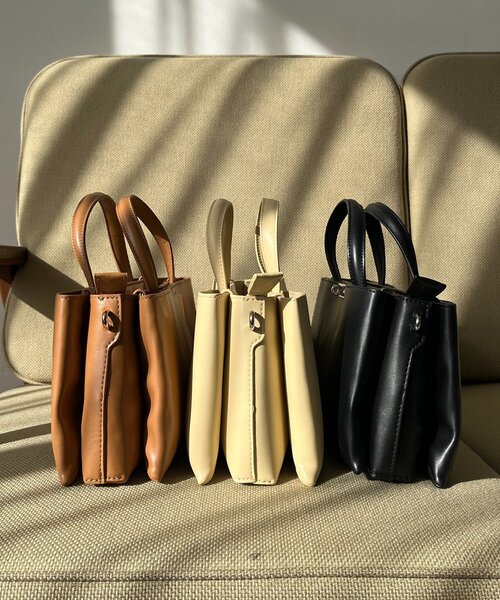 CAPRICIEUX LE'MAGE（カプリシューレマージュ）の「レクタングル2WAYバッグ（ショルダーバッグ・レディース・ブラック/キャメル/イエロー・FREE）」の9枚目の写真