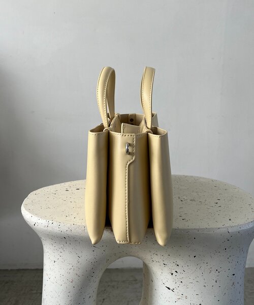 CAPRICIEUX LE'MAGE（カプリシューレマージュ）の「レクタングル2WAYバッグ（ショルダーバッグ・レディース・ブラック/キャメル/イエロー・FREE）」の17枚目の写真