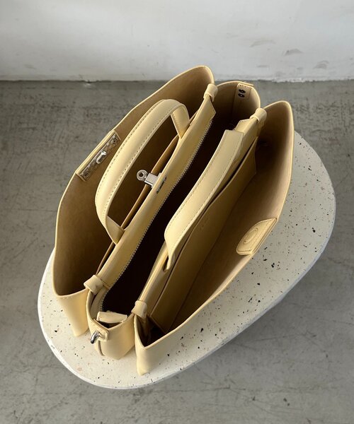 CAPRICIEUX LE'MAGE（カプリシューレマージュ）の「レクタングル2WAYバッグ（ショルダーバッグ・レディース・ブラック/キャメル/イエロー・FREE）」の19枚目の写真