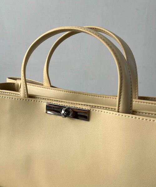 CAPRICIEUX LE'MAGE（カプリシューレマージュ）の「レクタングル2WAYバッグ（ショルダーバッグ・レディース・ブラック/キャメル/イエロー・FREE）」の20枚目の写真