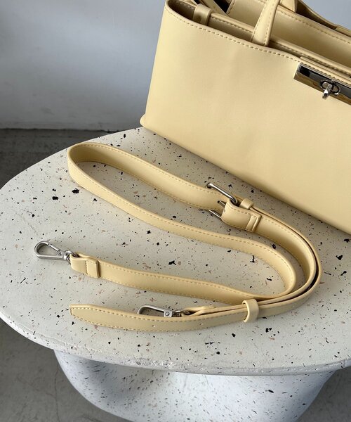 CAPRICIEUX LE'MAGE（カプリシューレマージュ）の「レクタングル2WAYバッグ（ショルダーバッグ・レディース・ブラック/キャメル/イエロー・FREE）」の22枚目の写真