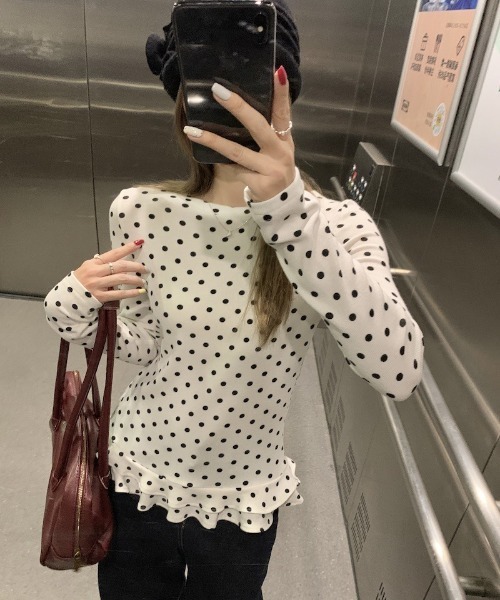 Ritzy(リッツィー)の「大人可愛いドット柄フリルデザイン長袖トップス(Tシャツ/カットソー・レディース・ホワイト・M/XL/L/S)」の3枚目の写真