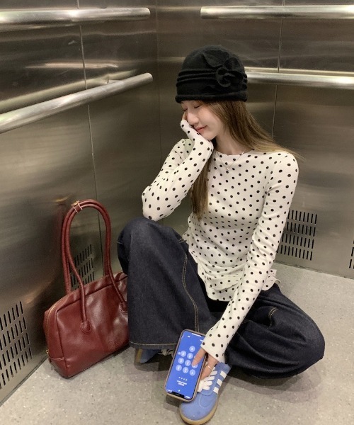 Ritzy(リッツィー)の「大人可愛いドット柄フリルデザイン長袖トップス(Tシャツ/カットソー・レディース・ホワイト・M/XL/L/S)」の4枚目の写真