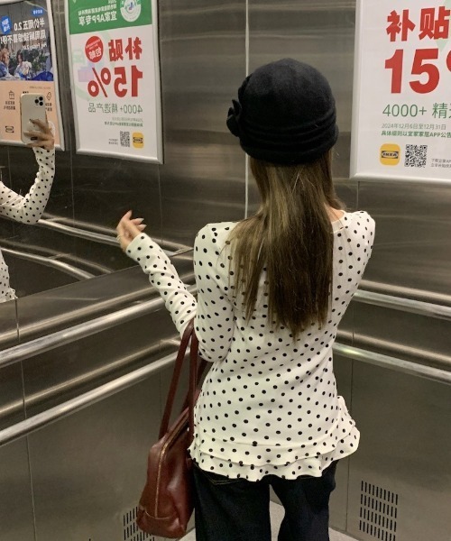 Ritzy(リッツィー)の「大人可愛いドット柄フリルデザイン長袖トップス(Tシャツ/カットソー・レディース・ホワイト・M/XL/L/S)」の5枚目の写真